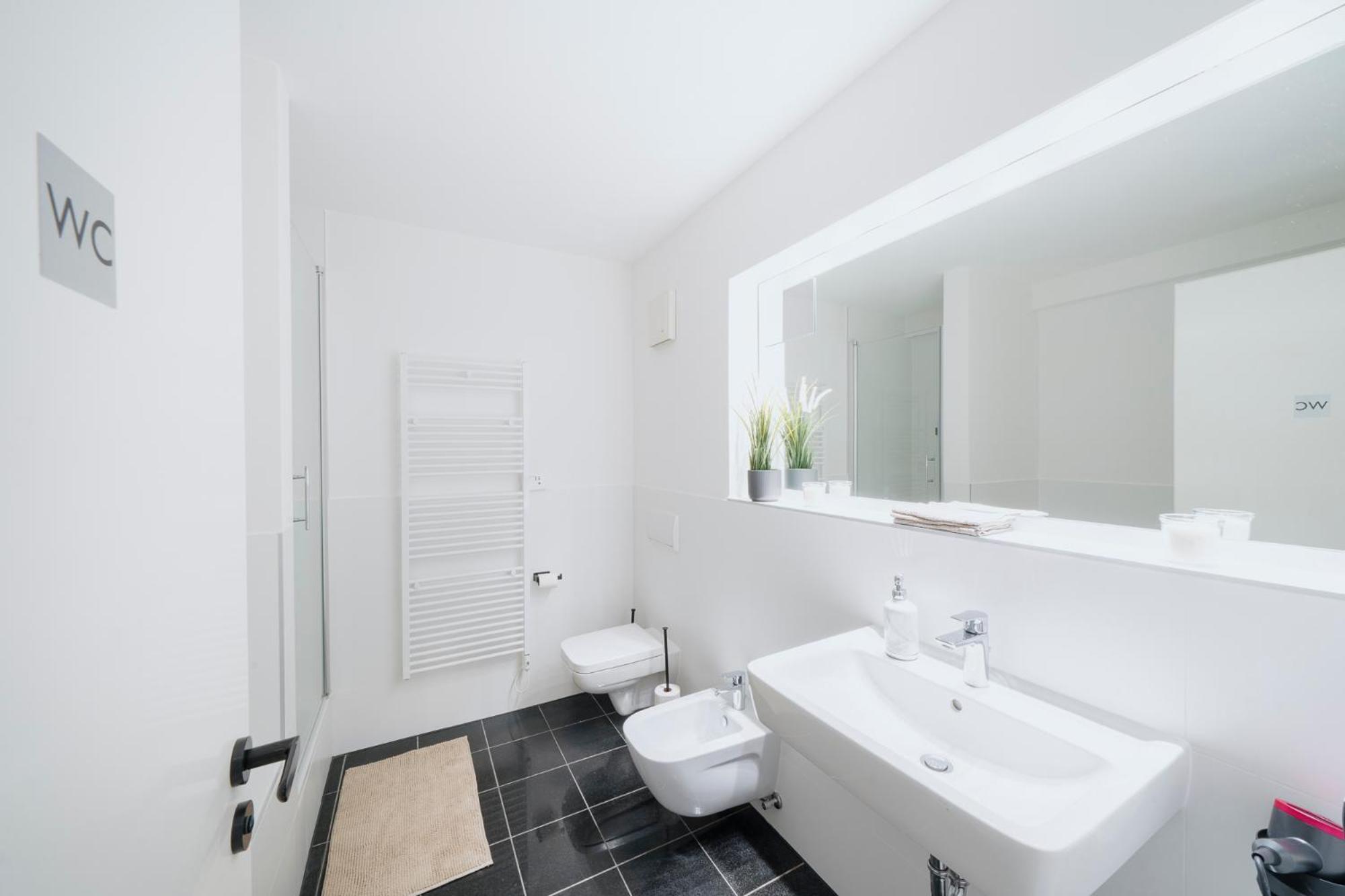 Appartement Luxurious 105m2 Penthouse In Prime Location 4 Bedroms & Balcony Berlijn