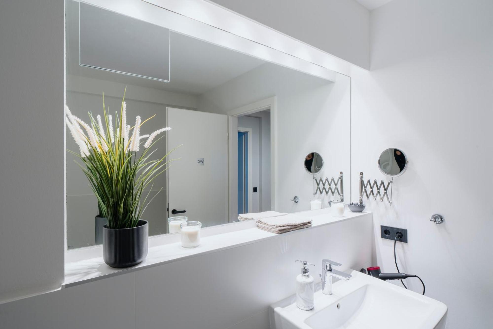 Appartement Luxurious 105m2 Penthouse In Prime Location 4 Bedroms & Balcony Berlijn